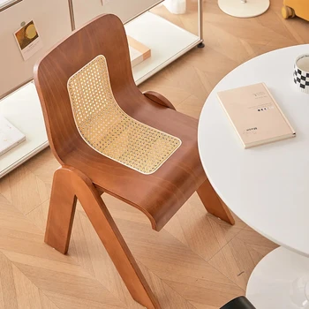 Luksuzni stolica Nordic od punog drveta sa zaobljenim naslonom od ratana, modernim blagovaona stolice za dnevni boravak, uređenje kuće namještaj.