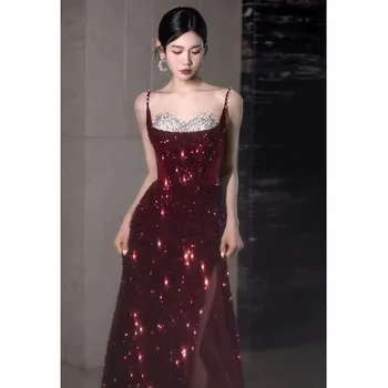 Odjeća za tost Vjenčanje djeveruša haljina s visokim prorezom, sjajna večernja haljina na trake s šljokice tamnocrvena boja.