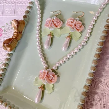 Romantični šarm Imitacija delta nosača Naušnice Nakit od smole Klasične ogrlice od perli za žene Vintage nakit setovi